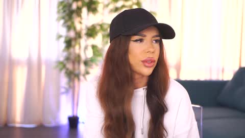 misskiarra online show from January 14, 6:56 am