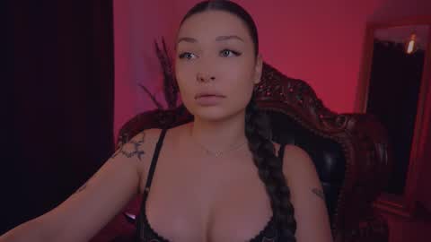 Snapshot of missmerciless chatting on March 12, 6:29 am LUXXANDRA online show from March 12, 6:29 am