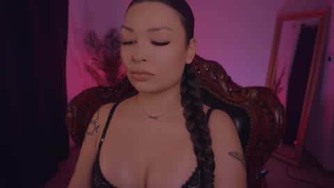 Snapshot of missmerciless chatting on February 26, 6:19 am LUXXANDRA online show from February 26, 6:19 am
