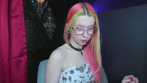 Snapshot of missnikkivill chatting on February 27, 9:14 pm Mistress Nikki Vill online show from February 27, 9:14 pm