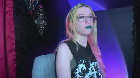 Snapshot of missnikkivill chatting on March 4, 2:17 am Mistress Nikki Vill online show from March 4, 2:17 am
