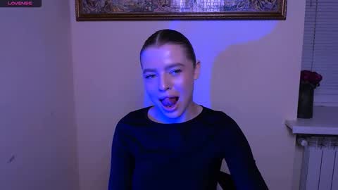 Olivia online show from December 15, 1:49 pm