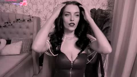 Snapshot of missrosse_ chatting on October 8, 10:14 pm Emily online show from October 8, 10:14 pm