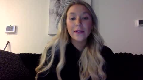 Alyssa online show from April 21, 12:14 am