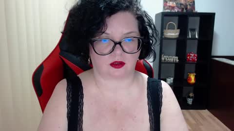 Snapshot of misstruble chatting on February 28, 10:09 am MissTruble online show from February 28, 10:09 am