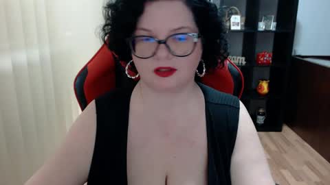 Snapshot of misstruble chatting on March 10, 7:11 am MissTruble online show from March 10, 7:11 am