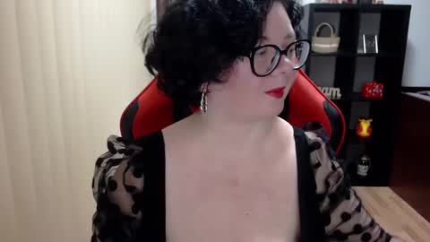 Snapshot of misstruble chatting on February 9, 12:41 pm MissTruble online show from February 9, 12:41 pm