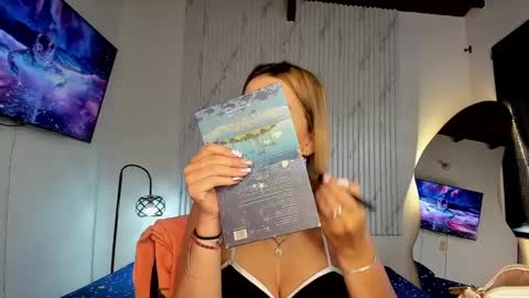 missvalery1 online show from December 28, 12:24 pm