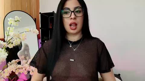 Veyra online show from May 14, 2:23 pm