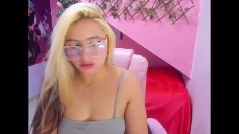 Snapshot of missylove303av chatting on October 15, 6:10 pm missylove303av online show from October 15, 6:10 pm