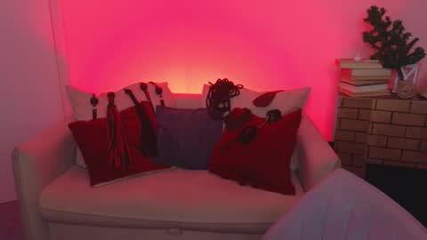 Marcelline online show from December 18, 10:09 am