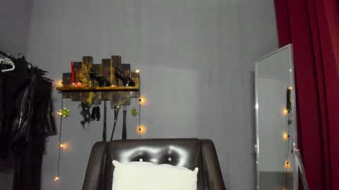Snapshot of mistress_pamela_ chatting on January 23, 3:37 am Mistress Pamela online show from January 23, 3:37 am