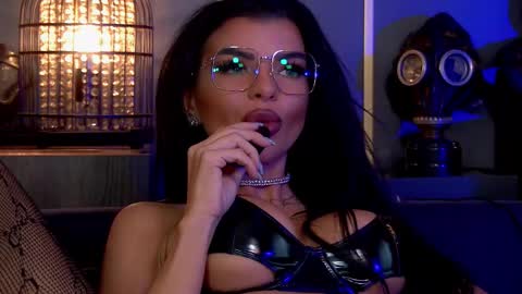 Elenia online show from October 18, 1:14 pm