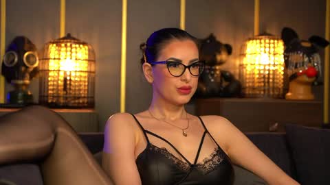 Mistress Kelly online show from April 3, 9:35 pm