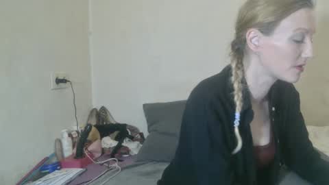 mistressmilly32 online show from April 18, 3:58 pm