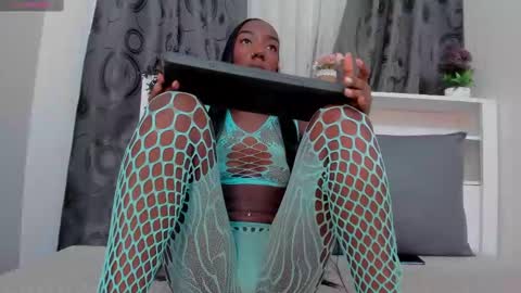 Snapshot of mistt_miaa chatting on October 7, 7:51 pm mistt_miaa online show from October 7, 7:51 pm