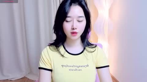 miu_999 online show from May 7, 4:28 am