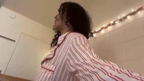 mixedmamas online show from February 14, 8:05 am