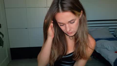 mmminnie online show from October 31, 2:32 pm