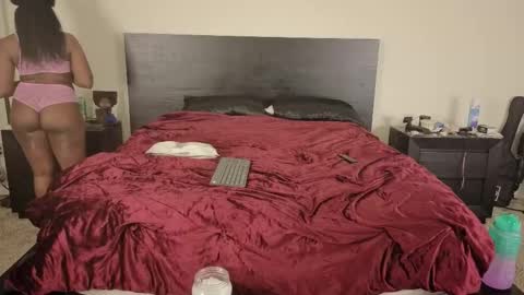 Snapshot of mochamami420 chatting on October 24, 1:45 am NynaStax online show from October 24, 1:45 am