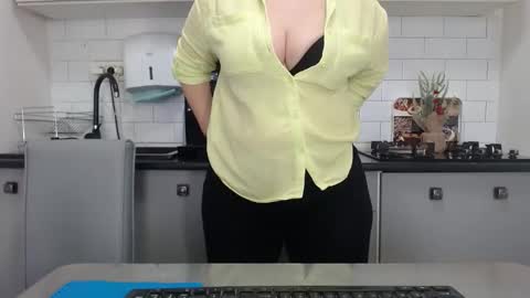 Snapshot of mojjo_erika chatting on February 6, 10:25 am erika online show from February 6, 10:25 am