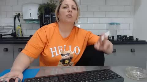 Snapshot of mojjo_erika chatting on December 26, 10:26 am erika online show from December 26, 10:26 am