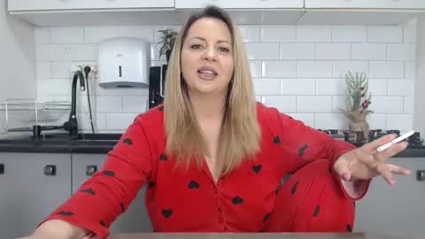 Snapshot of mojjo_erika chatting on February 16, 8:54 am erika online show from February 16, 8:54 am