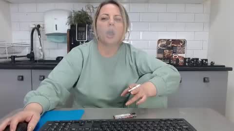 Snapshot of mojjo_erika chatting on January 19, 1:12 pm erika online show from January 19, 1:12 pm