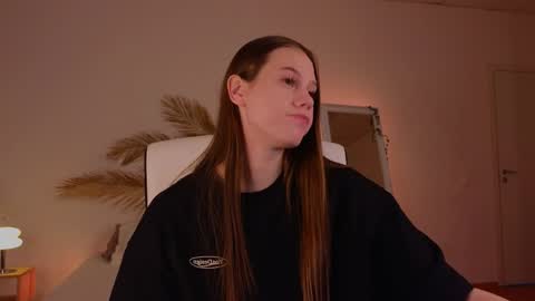 Molly online show from December 20, 9:50 pm