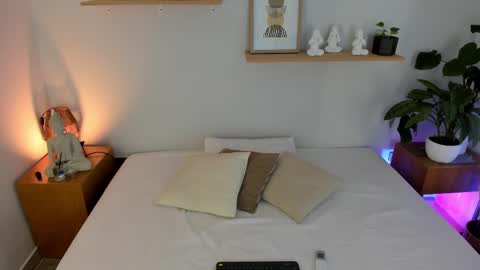 Snapshot of moll1e_ chatting on March 7, 12:12 pm M o L l i E online show from March 7, 12:12 pm