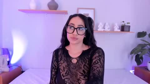 Snapshot of moll1e_ chatting on March 6, 10:04 pm M o L l i E online show from March 6, 10:04 pm