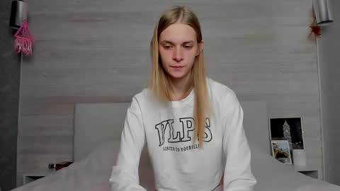 Molly Hunt online show from October 22, 4:06 am