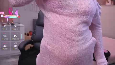 Snapshot of molly_jons chatting on October 11, 12:59 am Molly online show from October 11, 12:59 am