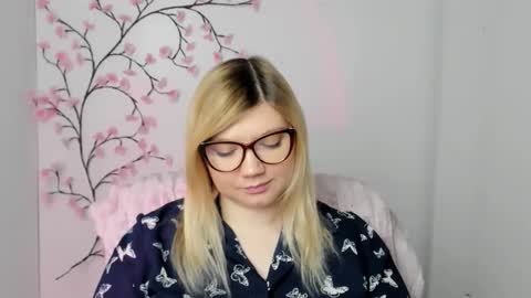 Molly online show from December 16, 12:44 pm