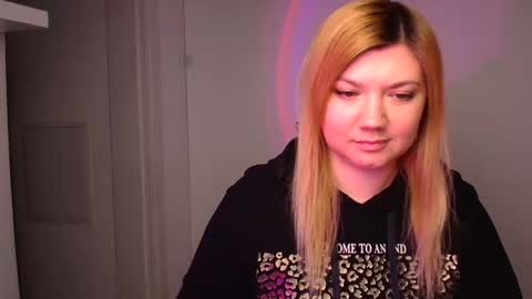 Molly online show from January 8, 12:15 pm