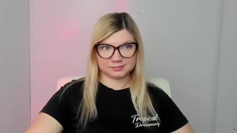 Molly online show from September 17, 11:52 am