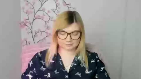 Molly online show from March 26, 3:47 pm