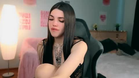 Molly online show from June 7, 7:04 am