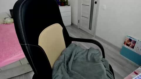 Snapshot of molly_sweetbaby chatting on October 12, 2:30 pm Ill tell you when were private online show from October 12, 2:30 pm