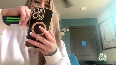 Snapshot of molly_theslut chatting on October 8, 6:56 pm molly_theslut online show from October 8, 6:56 pm