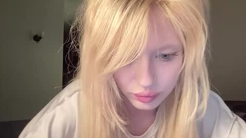 Snapshot of mollycodle chatting on October 22, 7:30 pm Goddess Katherine online show from October 22, 7:30 pm
