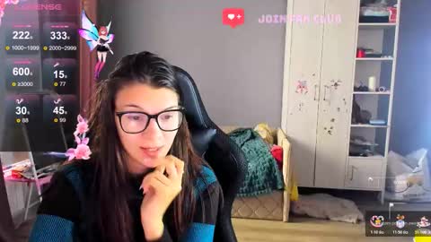 Snapshot of mollylollipop20 chatting on October 23, 5:02 am KIRA online show from October 23, 5:02 am