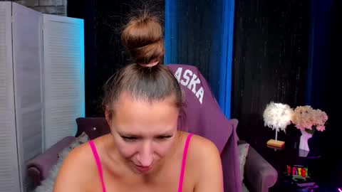 hi im Molly heregreat boobs big heart  warm pussy  online show from November 6, 1:33 am