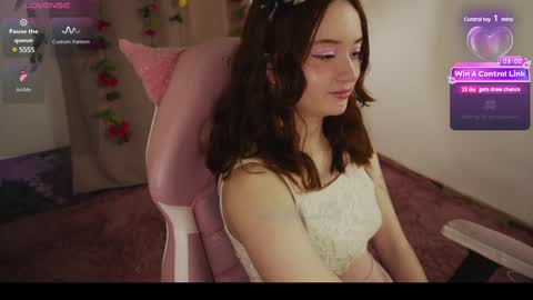 Snapshot of mollysb_05 chatting on February 18, 5:44 pm mollysb_05 online show from February 18, 5:44 pm