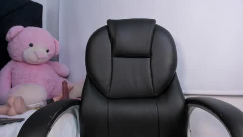 Momo  online show from March 2, 5:08 am