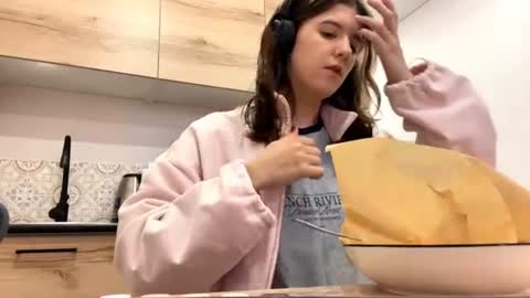 Mia online show from July 8, 1:13 pm