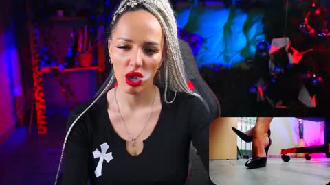Snapshot of monicamaxwel chatting on January 12, 12:12 pm Monika online show from January 12, 12:12 pm