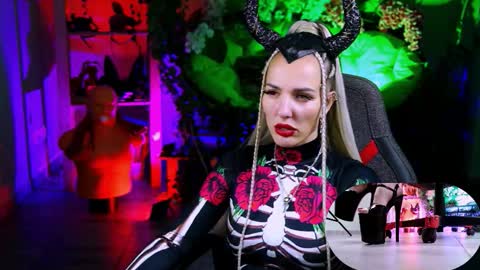 Monika online show from October 31, 11:47 am