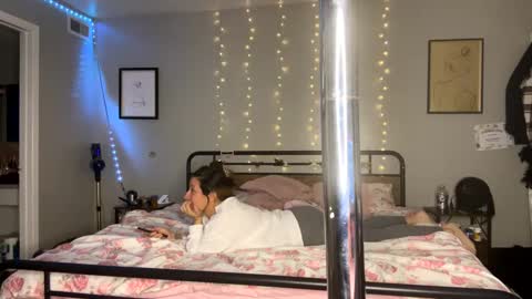 Monica online show from December 9, 8:11 am