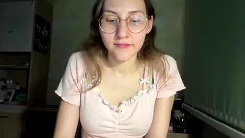 Mia online show from July 1, 7:46 pm